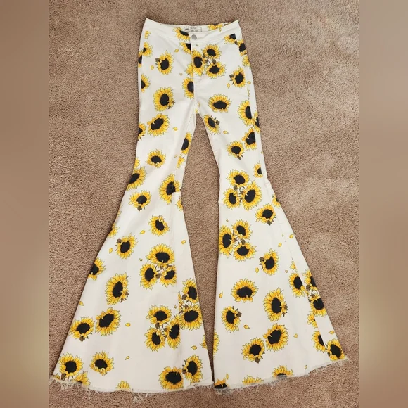 Sunflower Print Flare Pants - Picture 6 of 12